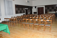 Složene stolice u redove
